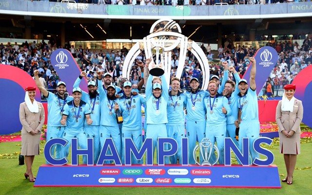 England-team-celebration-picture